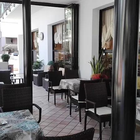 Jura Hotel 2*