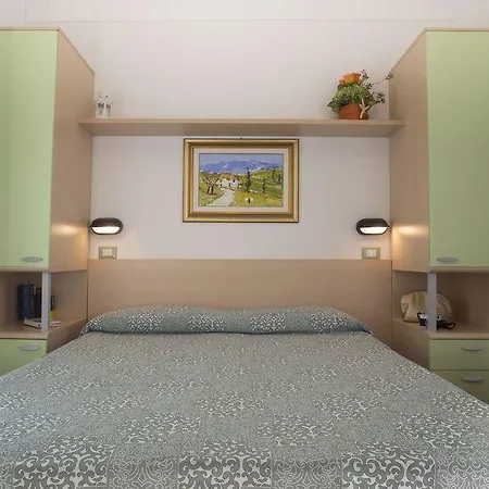Jura Hotel 2*