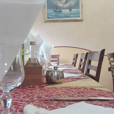 Jura فندق بيلاريا-إيجيا مارينا