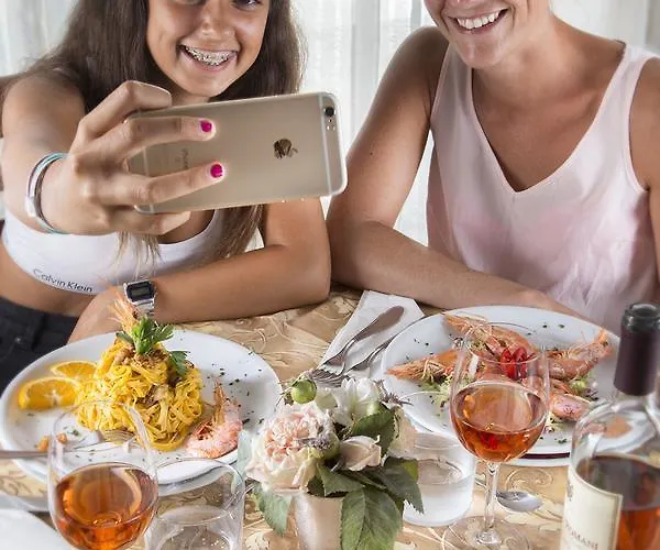 Jura فندق بيلاريا-إيجيا مارينا